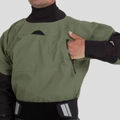 NRS Phenom GORE-TEX Pro Dry Suit - Men's (2025) -4Corners Riversports 22546 01 Olive Model Pocket 122023 1000x1000 3067e8c0 84b2 4502 b5f0 f062053e3758